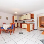 2 Bedroom In Lejlighed Grižane