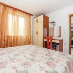 2 Bedroom In Lejlighed Grižane