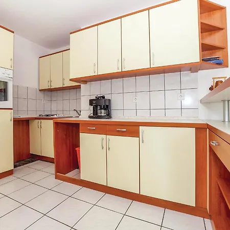 2 Bedroom Lovely In アパート *