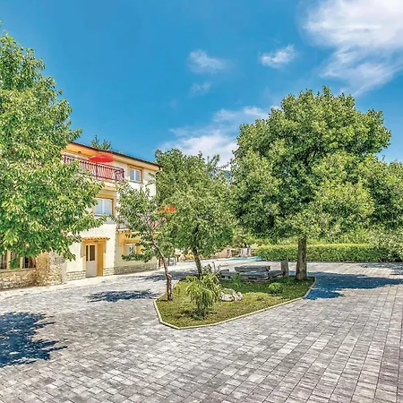 2 Bedroom In Grižane