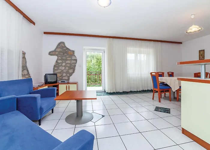 Apartment 2 Bedroom Lovely In *