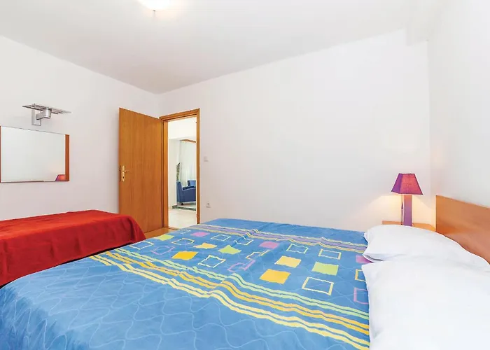Apartment 2 Bedroom Lovely In