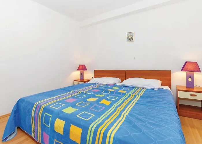 Apartment 2 Bedroom Lovely In