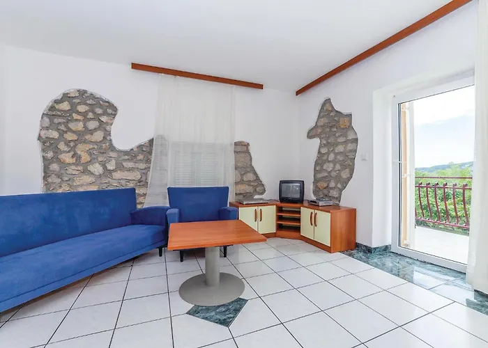 2 Bedroom Lovely In