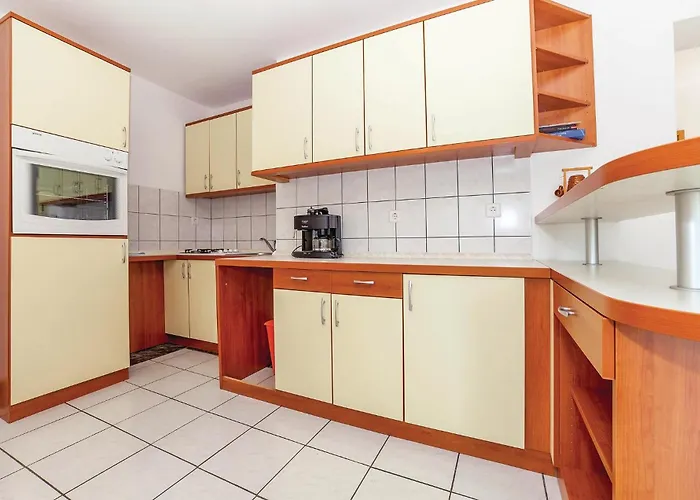 2 Bedroom Lovely In Apartment *