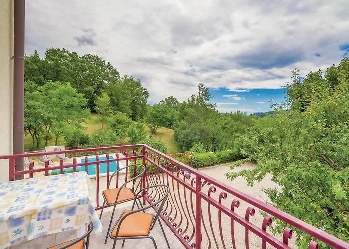 2 Bedroom Lovely In Apartment