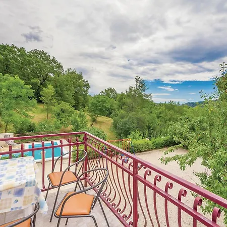 2 Bedroom Lovely In דירה