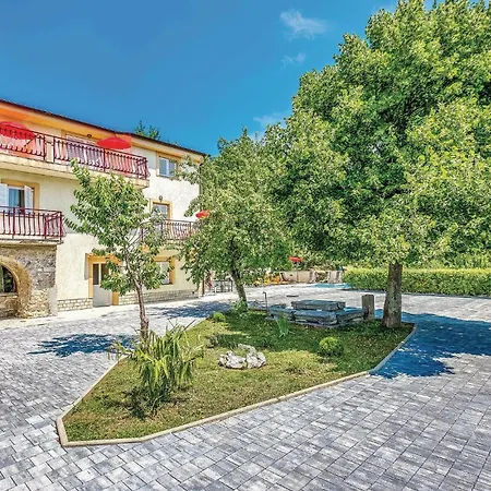 דירה 2 Bedroom Lovely In