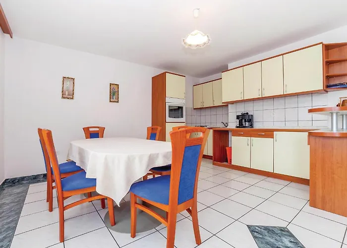 2 Bedroom Lovely In