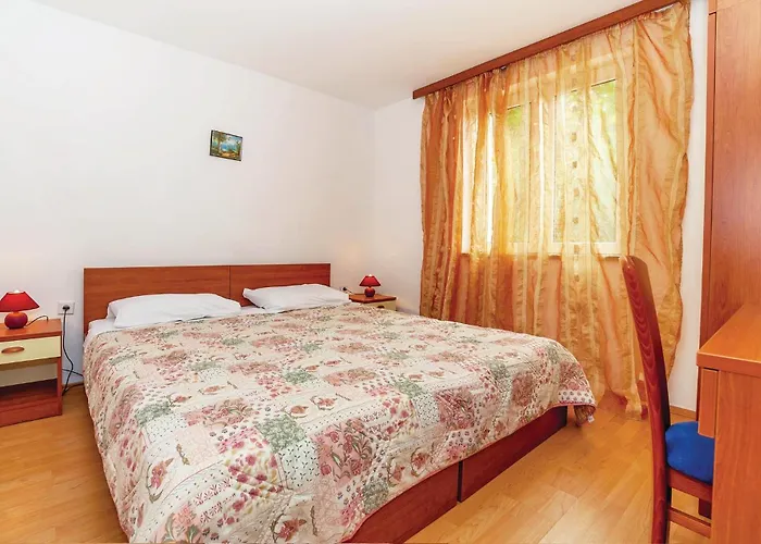 2 Bedroom Lovely In * Grižane