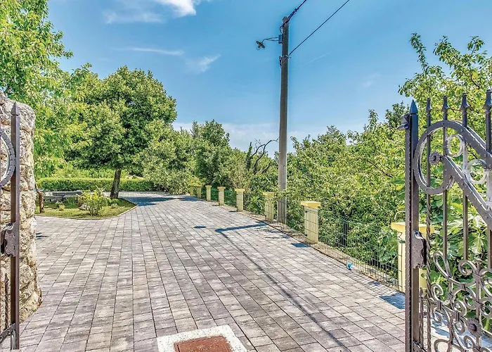 2 Bedroom Lovely In * Grižane