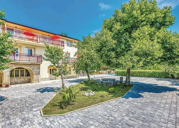 Apartamento 2 Bedroom Lovely In
